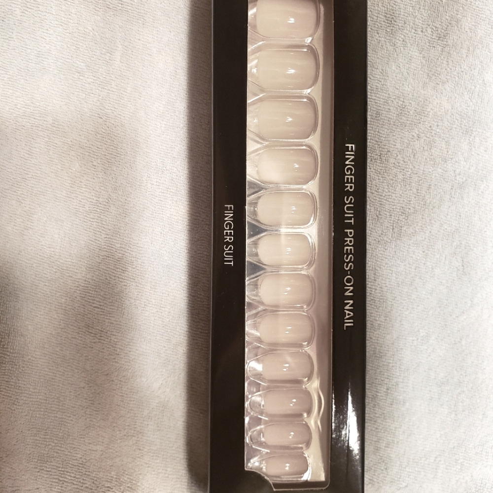 Finger Suit press-on nails